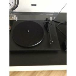 Project Debut 3 platenspeler en pre amp