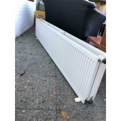 Mooie verwarming met dubbele convector en klemmen. 200x40cm