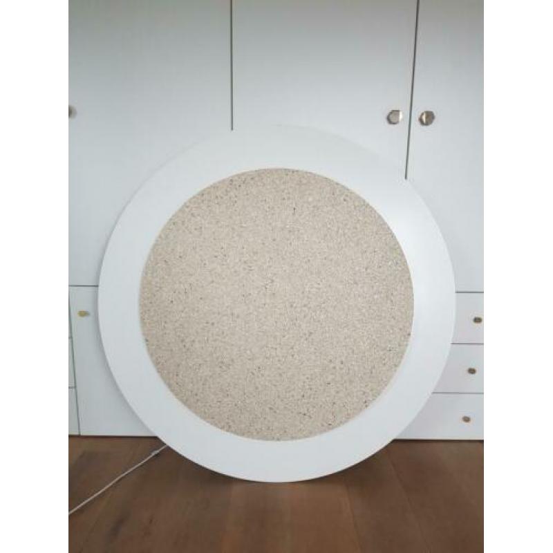 Wandlamp LED 120cm diameter. Wit, zandkleurig grindeffect