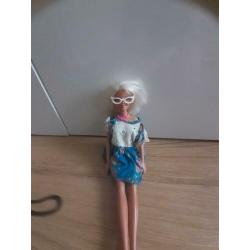 Prachtige barbie pop te koop ?