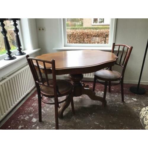 Mooi klassieke tafel