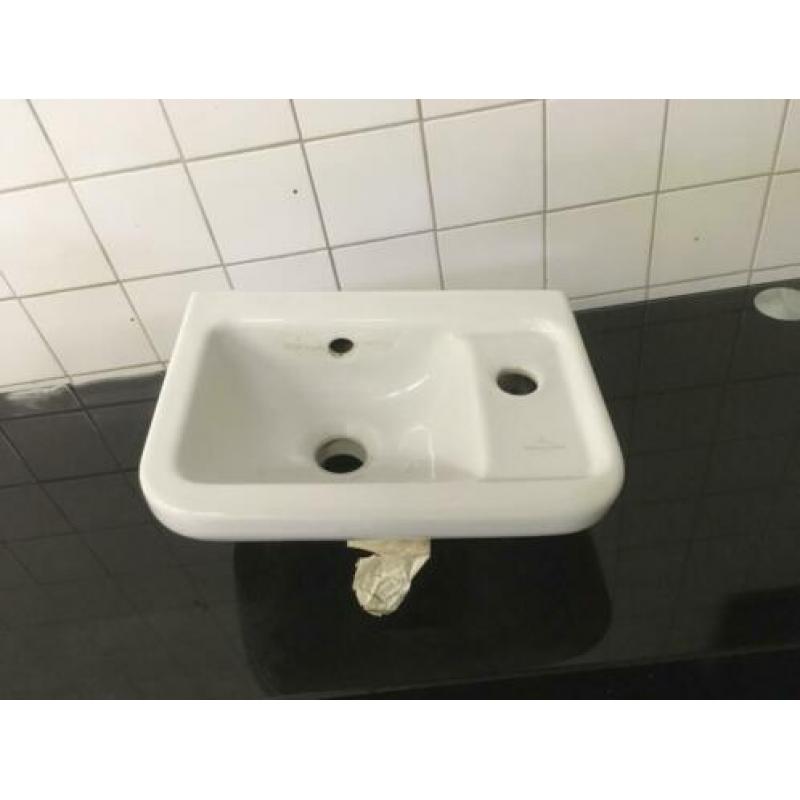 Wastafel nieuw met toebehoren