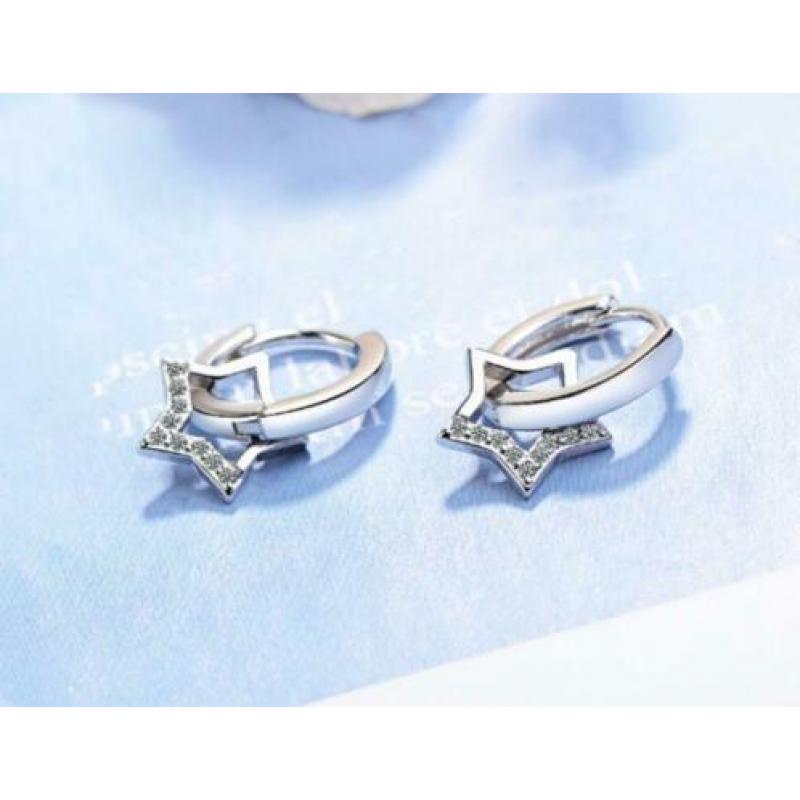 Mooie 925 sterling zilveren creolen met sterren en zirkonen