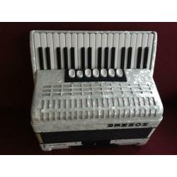 Accordeon Hohner Student , 72 bas . Nieuwstaat .