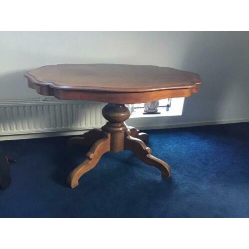 Mooi klassieke tafel