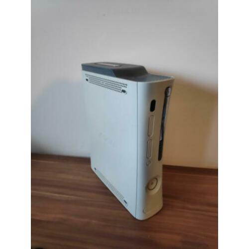 Xbox 360, wrs omgebouwd, met psu, zonder controller.