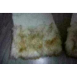 sjaal als nieuw cremekleur met fake fur uiteinden