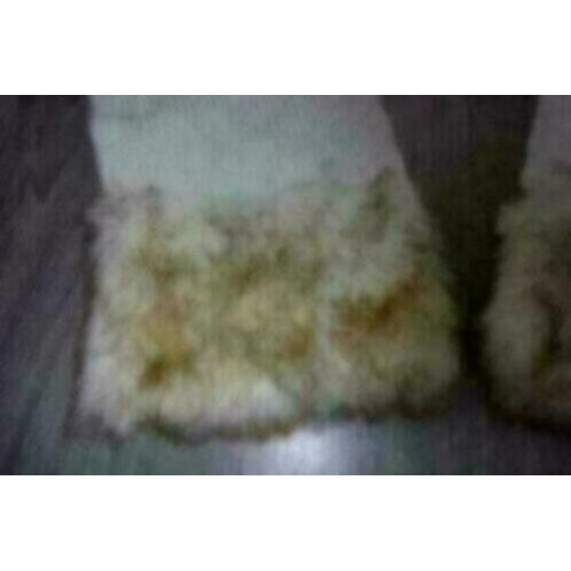 sjaal als nieuw cremekleur met fake fur uiteinden