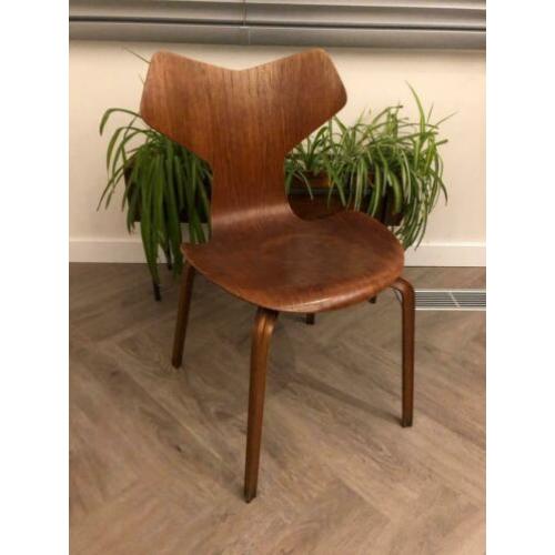 Arne Jacobsen grand prix stoel eerste editie