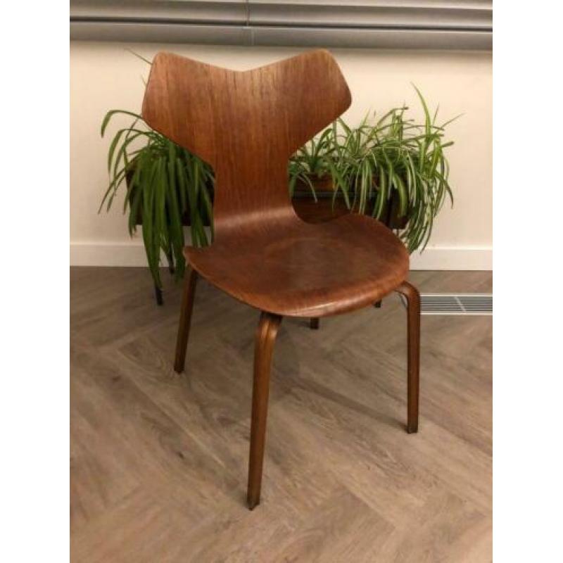 Arne Jacobsen grand prix stoel eerste editie