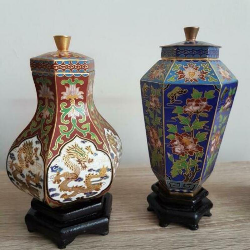 168 Chinese emaille vaasjes/pillendoosjes