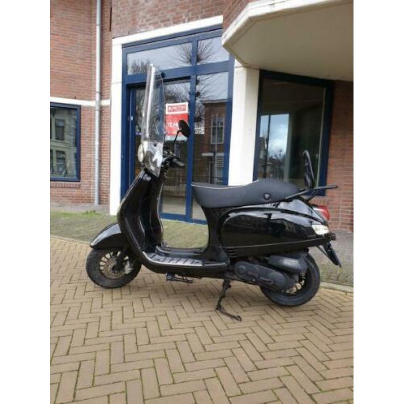 Model Vespa look 45km