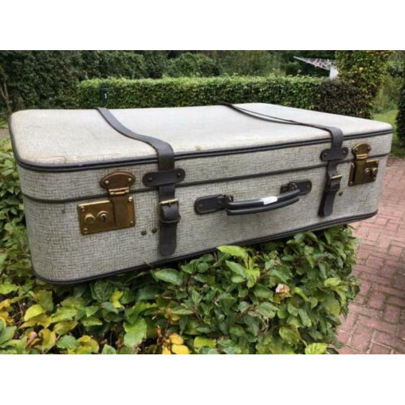 Oude beschilderde houten kist