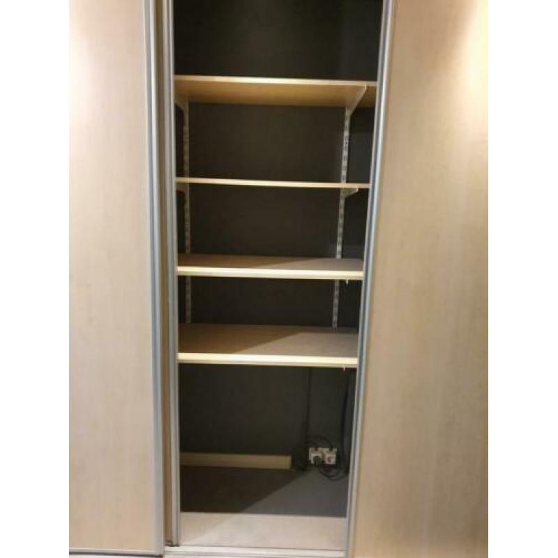 schuifkast , bergingkast 3 deurs