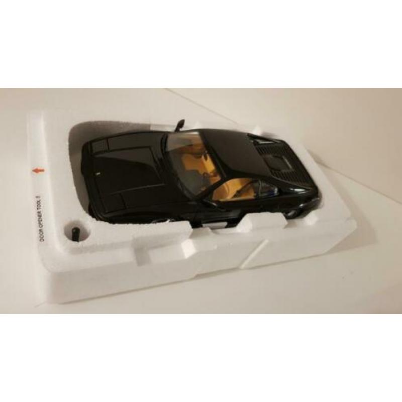 Kyosho Hi-End Ferrari 355 Berlinetta zwart - 1995