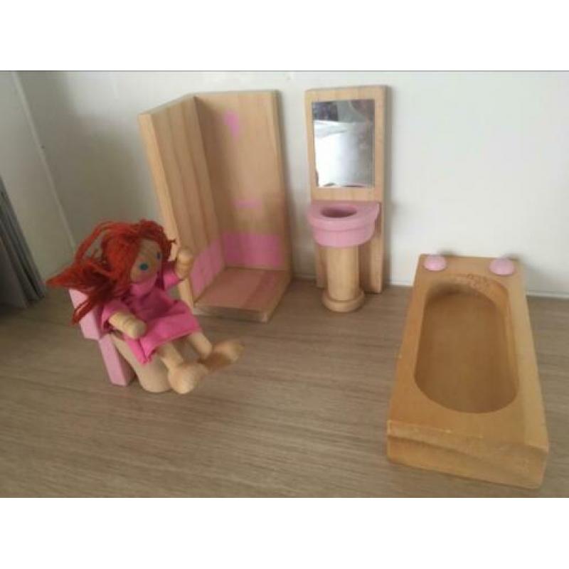 Houten poppenhuismeubeltjes.