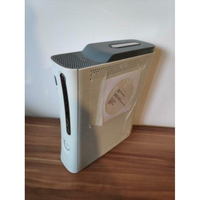 Xbox 360, wrs omgebouwd, met psu, zonder controller.