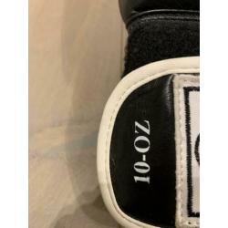 Kickbox set met handschoenen been beschermer tok en bandages