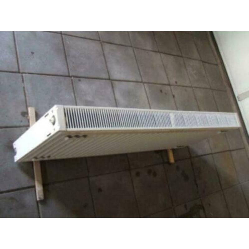 witte radiator type 22 met zijpanelen en bovenrooster