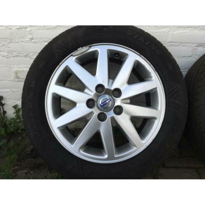 Lichtmetalen velgen met banden Volvo V70