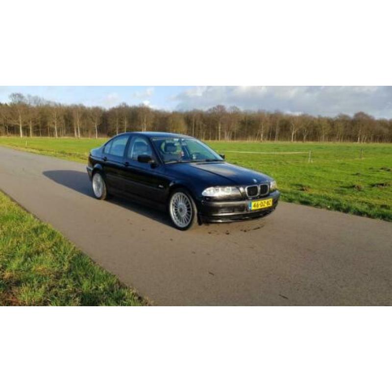 BMW 318 automaat met Alpina velgen