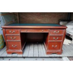 Chesterfield bureau