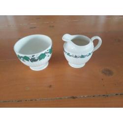 Wedgwood Stratford suiker en melkkannetje, roomkannetje
