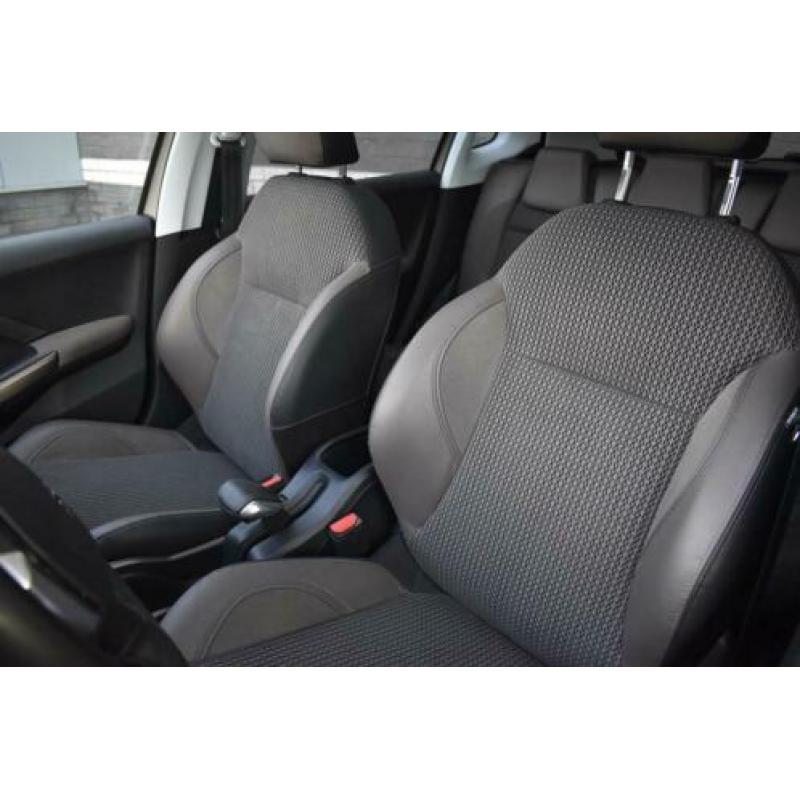 Peugeot 2008 1.2 110pk Allure / Navi / Pano / Clima