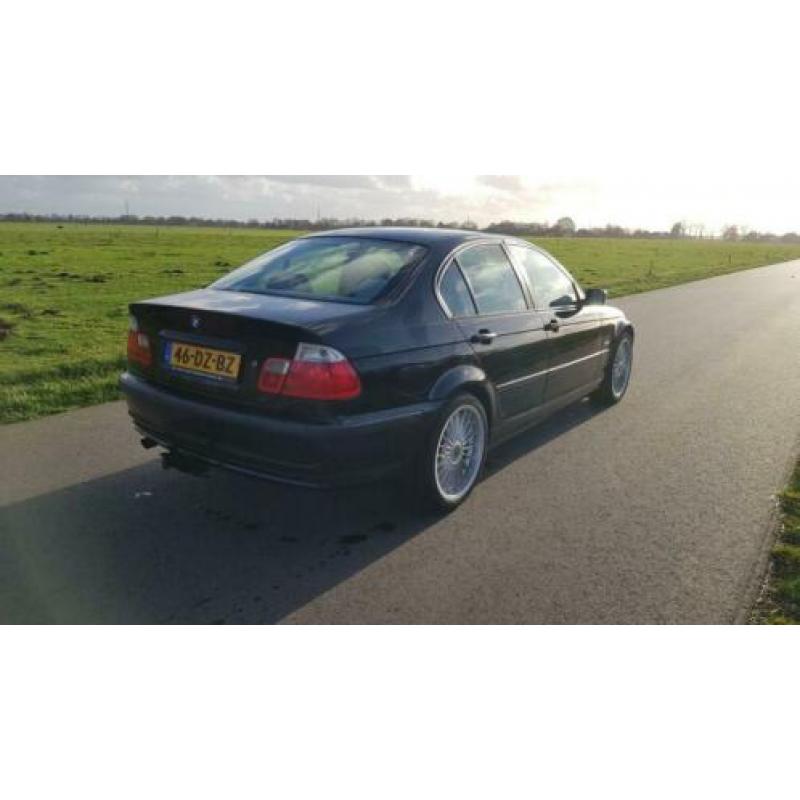 BMW 318 automaat met Alpina velgen