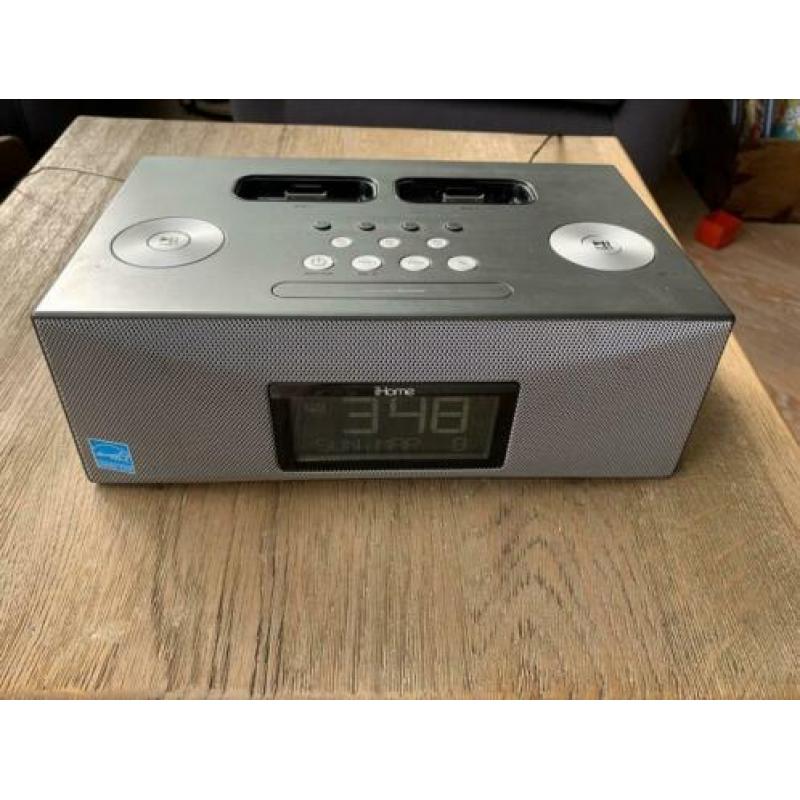Wekkerradio iHome iP88 Dual-Dock iPod & iPhone Speaker