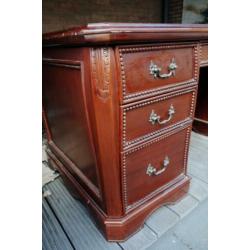 Chesterfield bureau