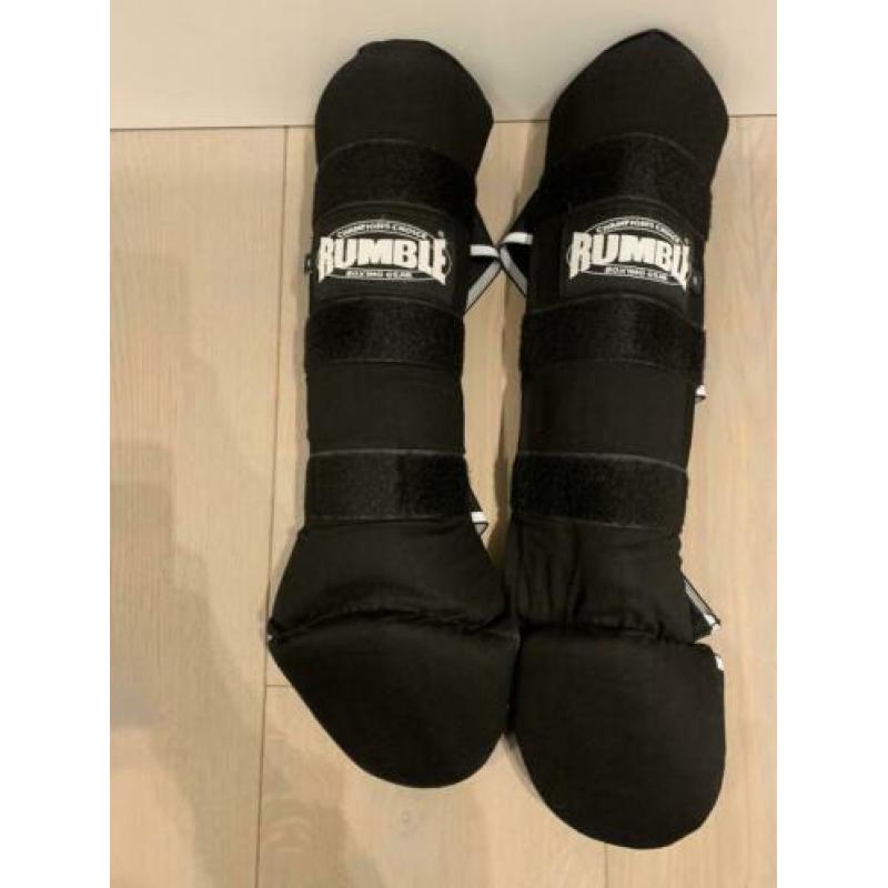 Kickbox set met handschoenen been beschermer tok en bandages