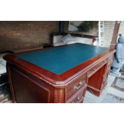 Chesterfield bureau