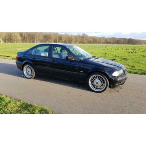 BMW 318 automaat met Alpina velgen