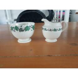 Wedgwood Stratford suiker en melkkannetje, roomkannetje