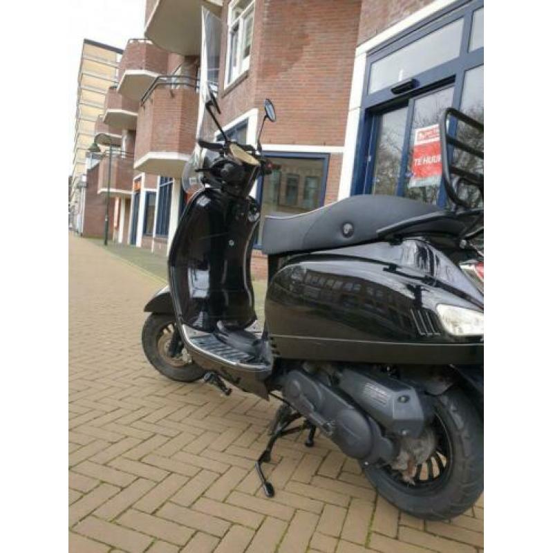 Model Vespa look 45km