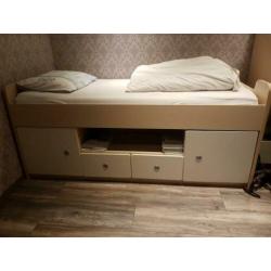 Slaapkamerbed met Kledingkast