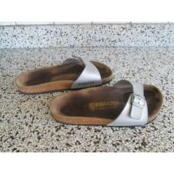 Meisjes/ Dames Birkenstocks maat 37 zgan, zilver kleur.