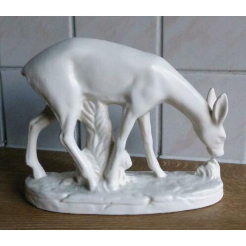 Hertenbeeld wit plateel? oud beeldje hert vintage