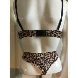 Lingerie setje H&M Seamless, BH 75B en string mt 40 panter