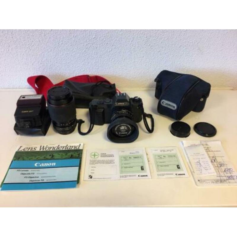 Nieuwstaat Canon T50 met Tokina 70-210 mm lens, flitser, tas