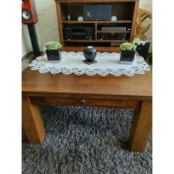 Mooie zware donker eiken meubels, kast, tafel