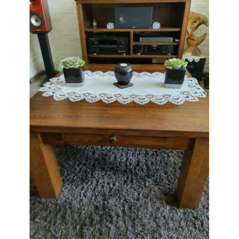 Mooie zware donker eiken meubels, kast, tafel
