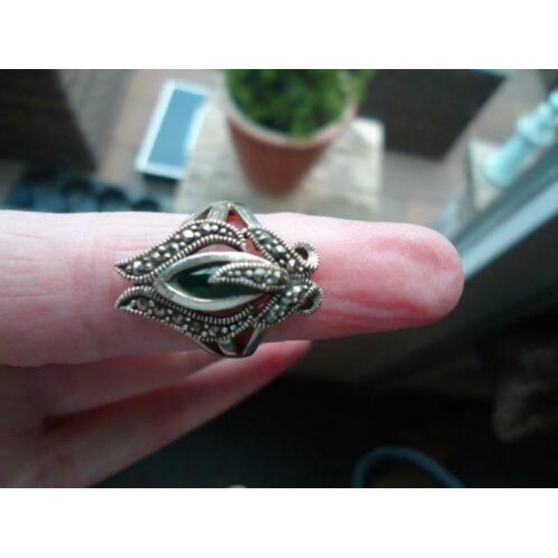 echt zilveren sierlijke ring met markesiet en onix maat 18,5