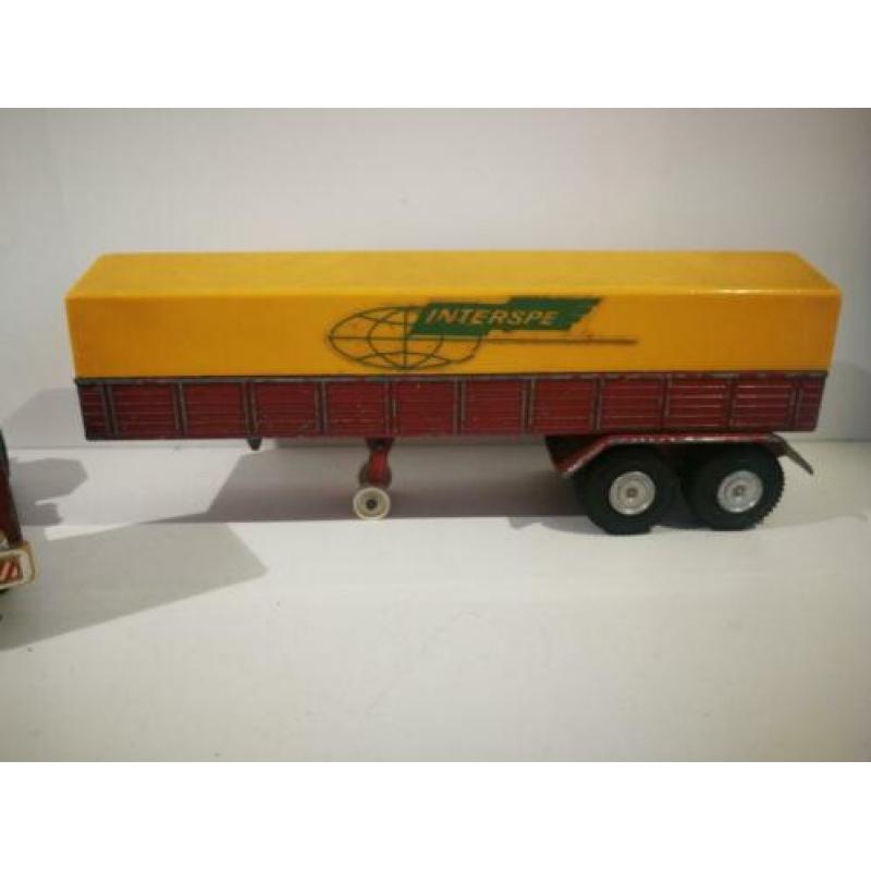 Oude GAMA FAUN truck met oplegger, redelijke staat