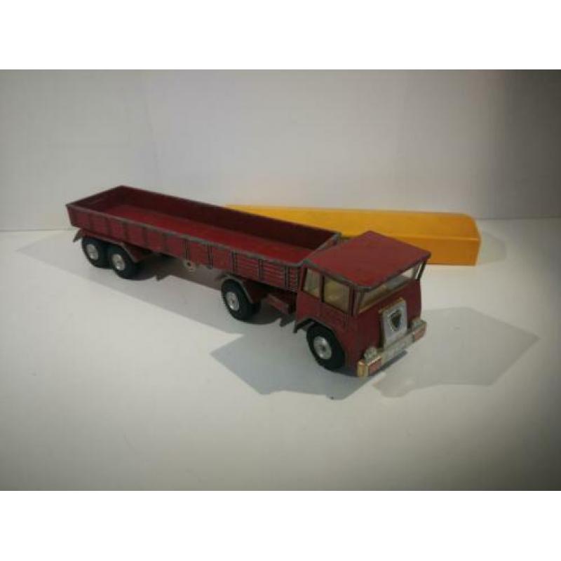 Oude GAMA FAUN truck met oplegger, redelijke staat