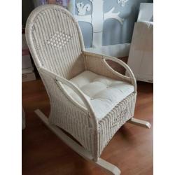 Babypark schommelstoel Whitewash rotan riet met kussen