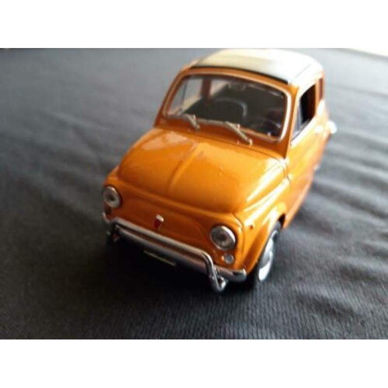Fiat 500 L okergeel - schaal 1:35