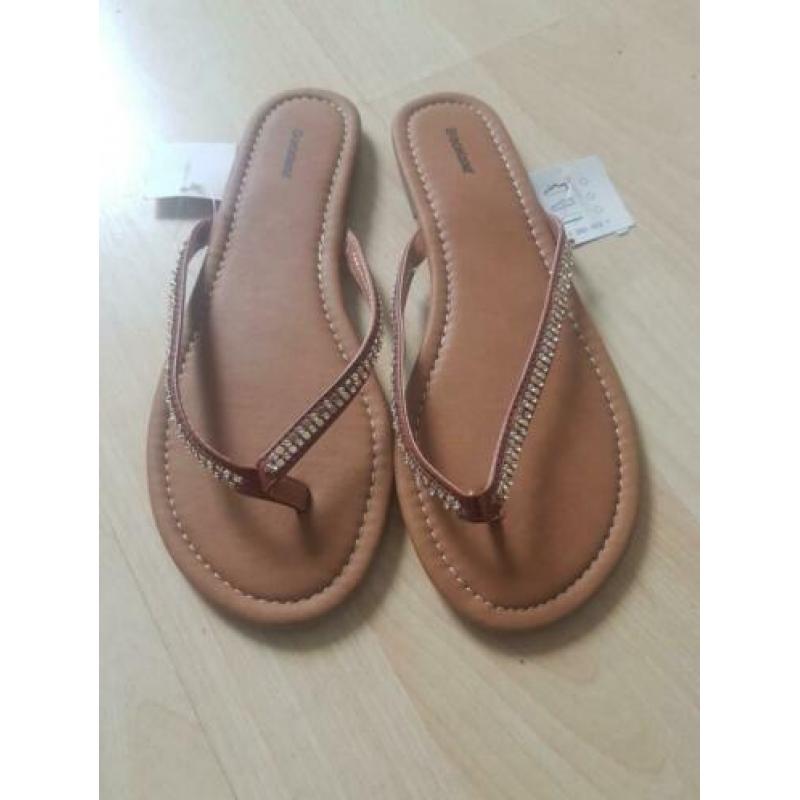 Bruine teenslippers met steentjes maat 38 NIEUW