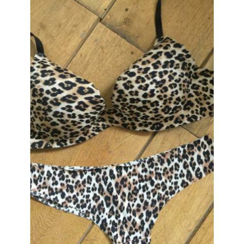 Lingerie setje H&M Seamless, BH 75B en string mt 40 panter